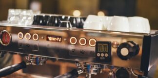 Jak wybrać ekspres do kawy? Nie jest to prosta sztuka, ale wybierając z naszym przewodnikiem znajdziesz najlepszy ekspres do kawy dla siebie!