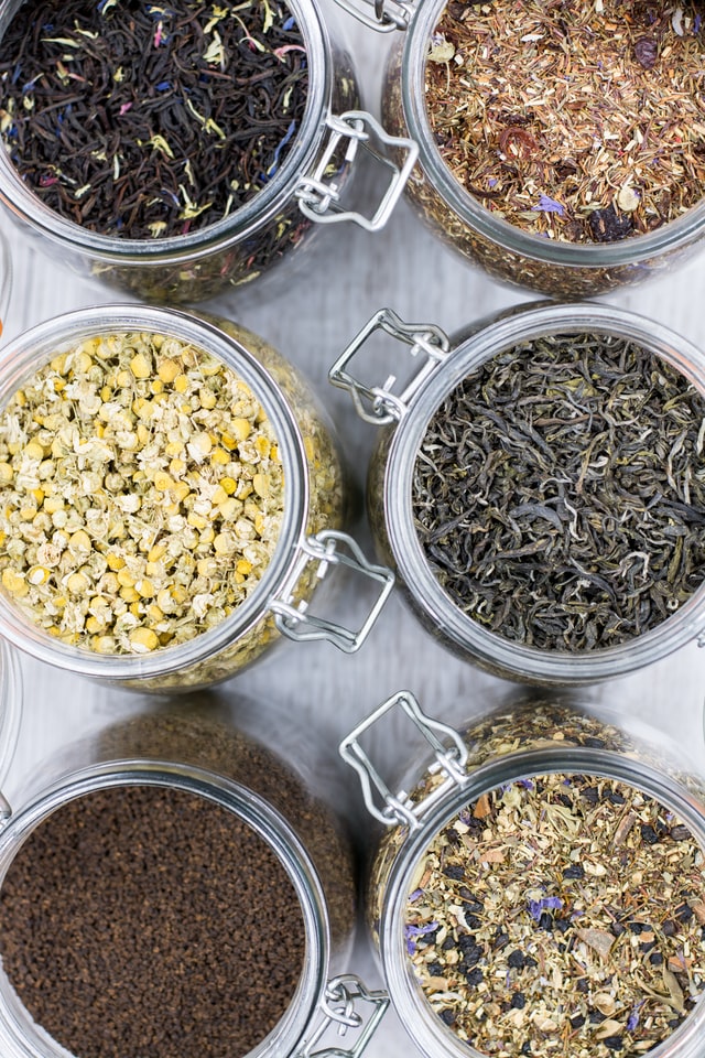 Różne rodzaje herbat mają różny czas i temperaturę parzenia. 