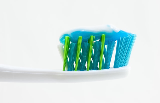Czy domowa pasta do zębów jest bezpieczna do codziennego użytku? Czy warto ją stosować?