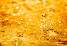 Jak samodzielnie wyczyścić tapicerkę w samochodzie?