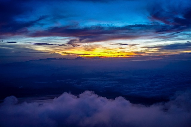 Jak zrobić uchwyt do telefonu w aucie? Jak zrobić uchwyt do telefonu w aucie?