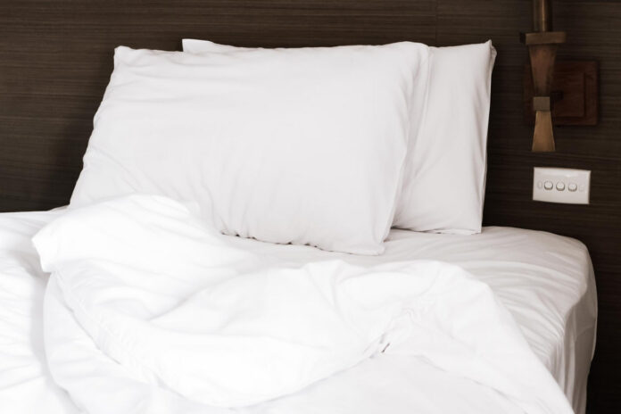 Dlaczego warto wybierać prześcieradła z gumką